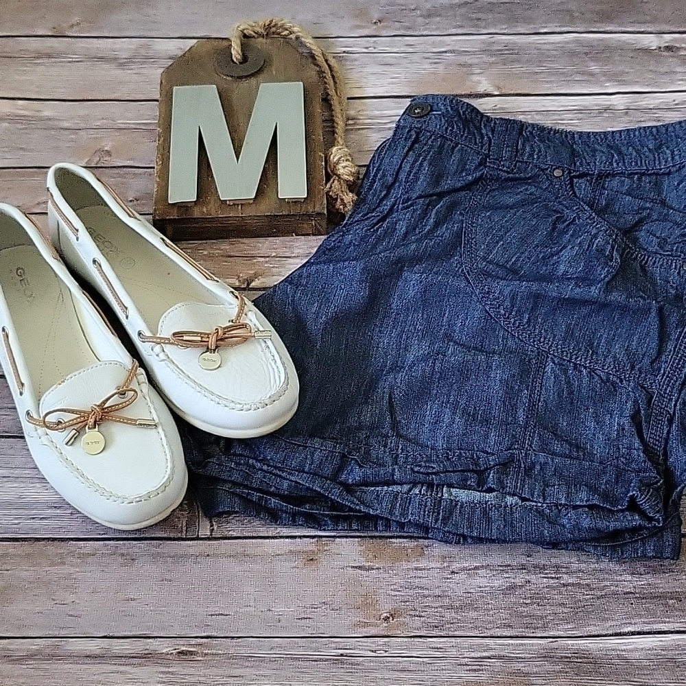 Apt. 9 cotton blend dark blue shorts with 5" inseam